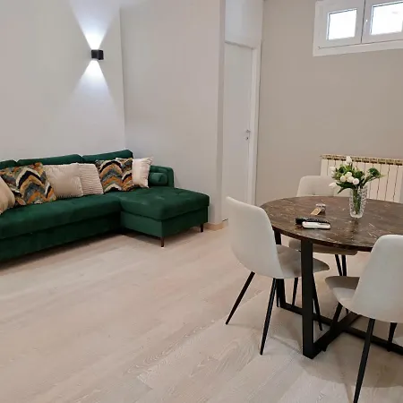 Casa Nicola - Modern 2br In Trastevere, * Rom