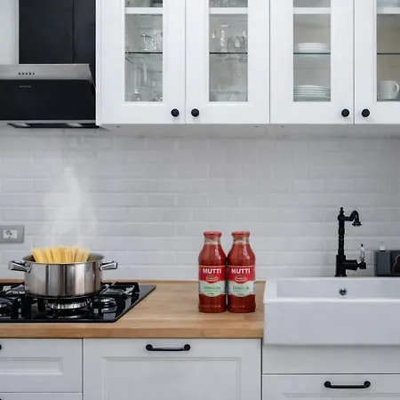 Casa Nicola - Modern 2br In Trastevere, Apartment